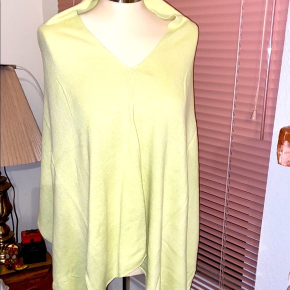 GAP Shawl NWOT - Picture 1 of 2